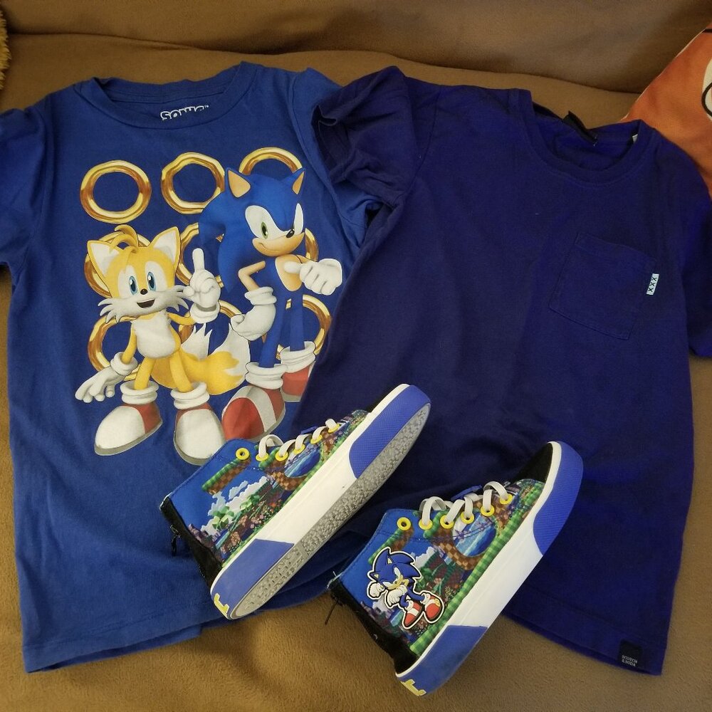 Boys Sonic Shoe/ Tee Bundle in Sizes 1Y/ 8T